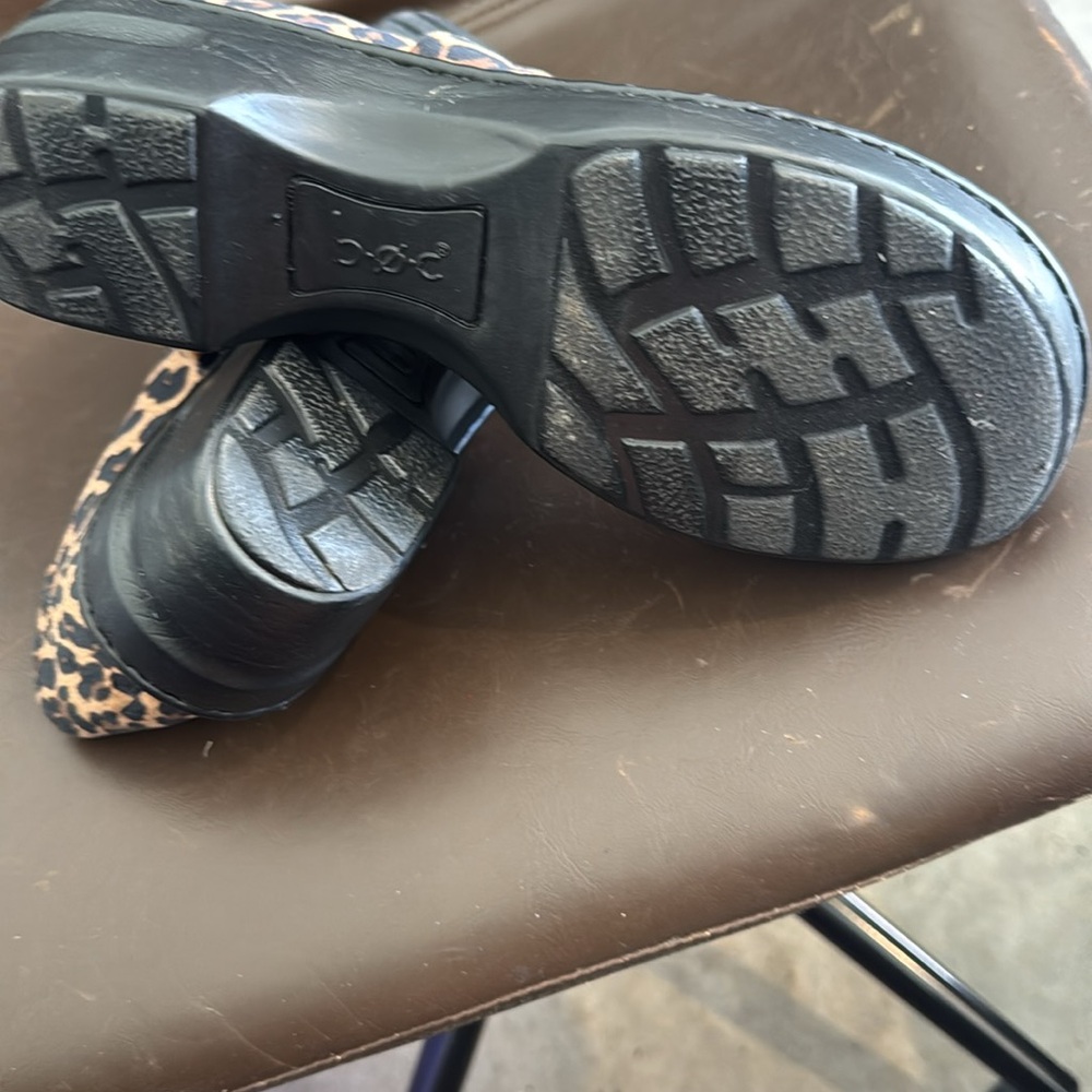 BOC Leopard Print Clogs - Picture 5 of 5